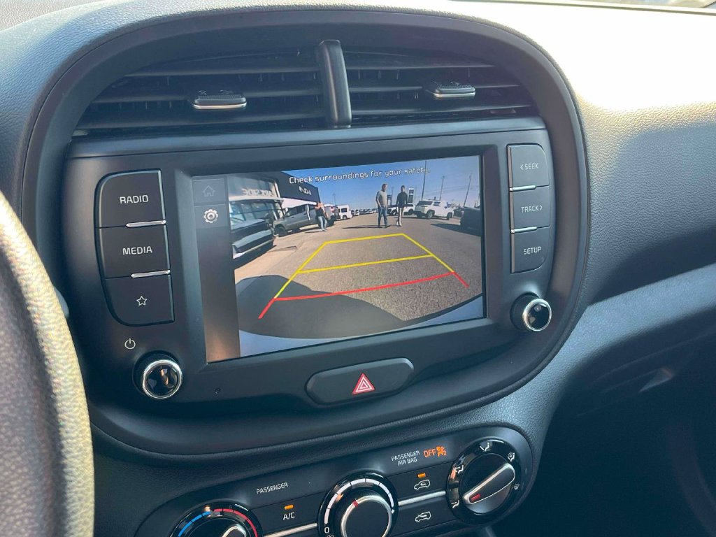 Used 2025 Kia Soul LX w/ LX Technology Package FWD image 21