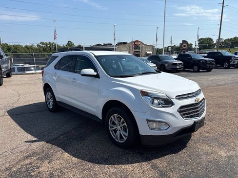 Used 2017 Chevrolet Equinox LT w/ Convenience Package FWD image 1