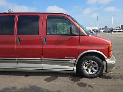 Used 2002 GMC Savana 1500 w/ SLE Marketing Option Pkg 3 RWD image 4