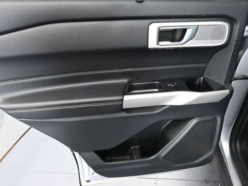 Used 2022 Ford Explorer Limited w/ Equipment Group 301A AWD/4WD image 28