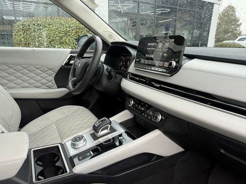 Used 2023 Mitsubishi Outlander SEL image 30