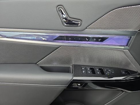 Used 2024 BMW i7 eDrive50 RWD image 12