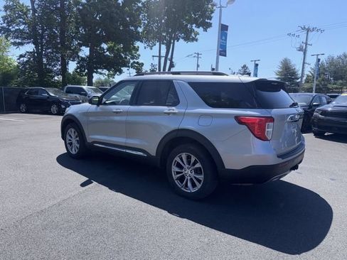 Used 2023 Ford Explorer XLT w/ Equipment Group 202A AWD/4WD image 7