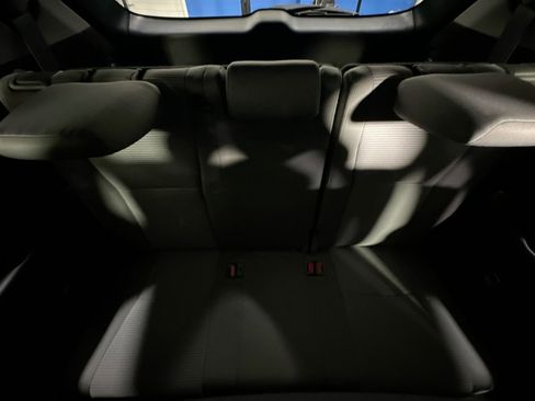 Used 2022 Toyota Highlander L image 34