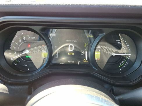 Used 2025 Jeep Wrangler Sahara image 17