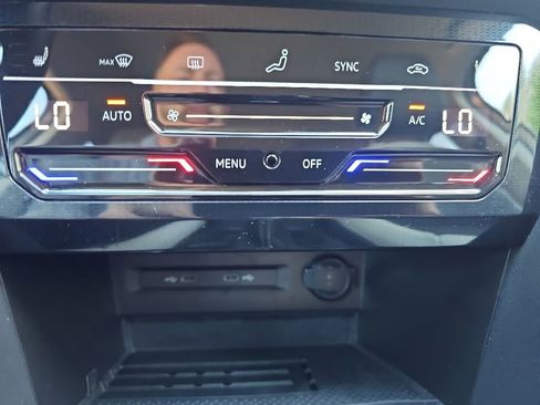 Used 2025 Volkswagen Taos SE FWD image 20