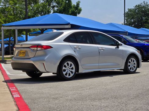 Used 2025 Toyota Corolla LE FWD image 3