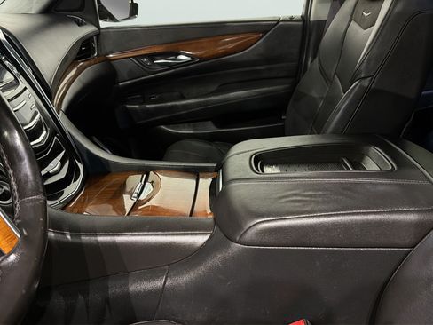 Used 2016 Cadillac Escalade ESV Luxury AWD/4WD image 25