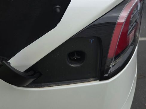 Used 2023 Tesla Model X image 14