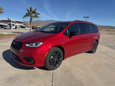 New 2026 Chrysler Pacifica Select w/ S Appearance Package image 1