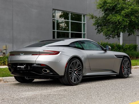 Used 2024 Aston Martin DB12 Coupe RWD image 8