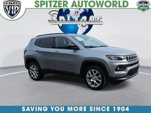 Used 2023 Jeep Compass Latitude AWD/4WD image 3