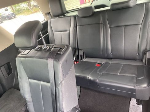 Used 2024 Ford Expedition XLT image 12