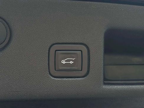 Used 2019 Chevrolet Equinox LT w/ Driver Convenience Package image 17