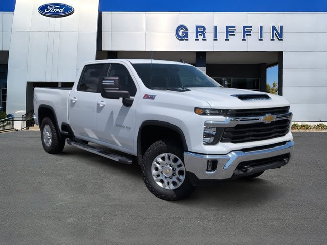 Used 2025 Chevrolet Silverado 2500 LT AWD/4WD image 2