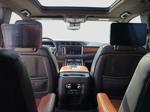 Used 2023 GMC Yukon Denali Ultimate AWD/4WD image 12