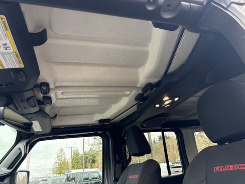 Used 2020 Jeep Wrangler Unlimited Rubicon w/ Advanced Safety Group image 29