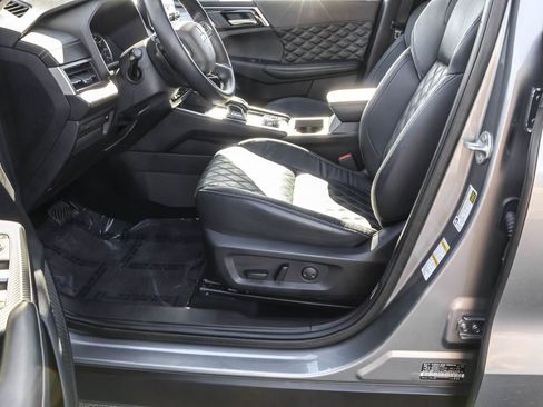 Used 2022 Mitsubishi Outlander SEL image 15