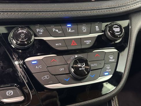 Used 2021 Chrysler Pacifica Pinnacle image 34