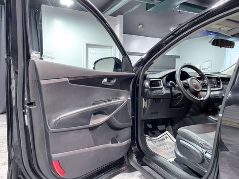 Used 2016 Kia Sorento LX image 11