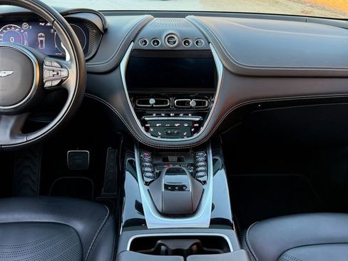 Used 2022 Aston Martin DBX image 10