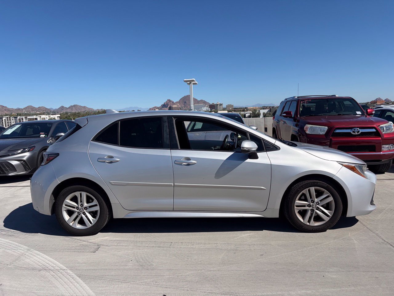 Used 2019 Toyota Corolla SE w/ Carpet Mat Package FWD image 3