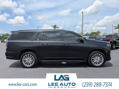 Used 2022 Cadillac Escalade ESV Premium Luxury RWD image 2