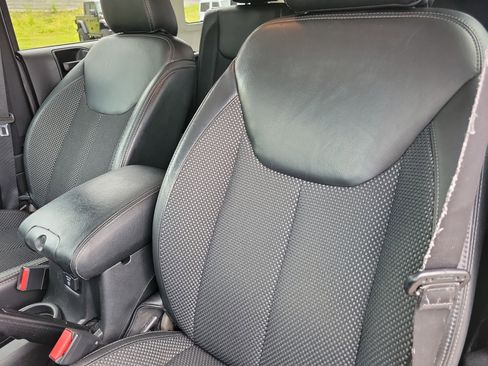 Used 2016 Jeep Wrangler Unlimited Sahara image 5