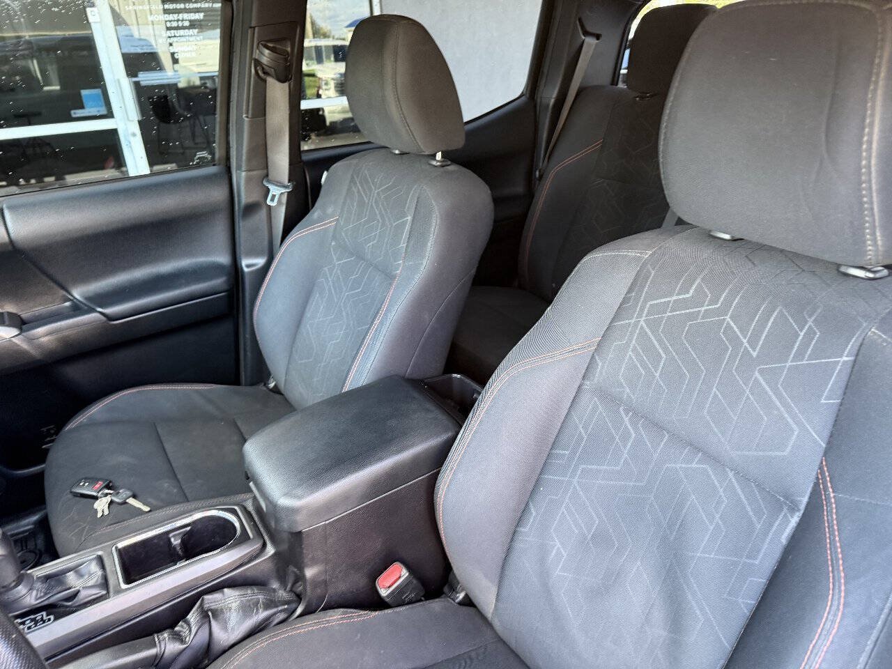 Used 2016 Toyota Tacoma TRD Sport w/ Towing Package AWD/4WD image 14