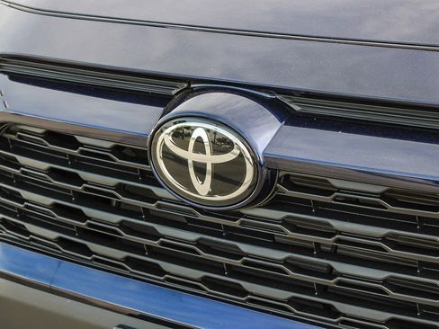 Used 2024 Toyota RAV4 XLE Premium FWD image 11