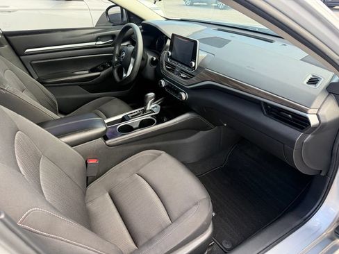 Used 2023 Nissan Altima 2.5 SV FWD image 9