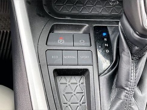 Used 2021 Toyota RAV4 XLE Premium image 24