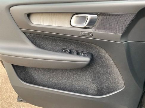 Used 2019 Volvo XC40 T5 Inscription image 13