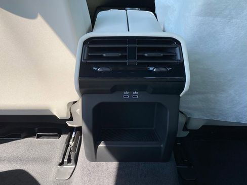 New 2026 BMW 530i xDrive AWD/4WD image 8