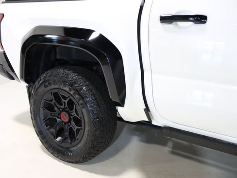 Used 2024 Toyota Tacoma TRD Pro AWD/4WD image 10