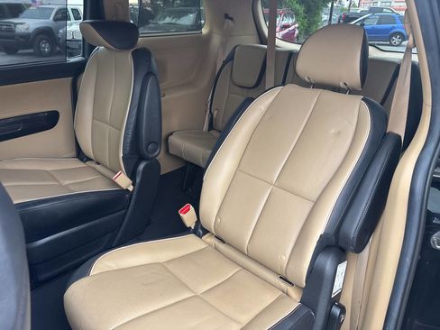 Used 2015 Kia Sedona SX FWD image 23