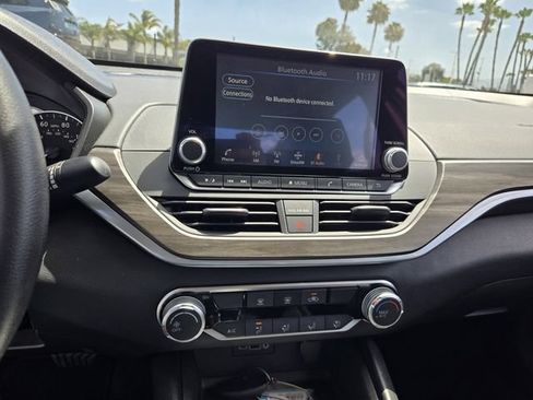 Used 2025 Nissan Altima 2.5 SV FWD image 11