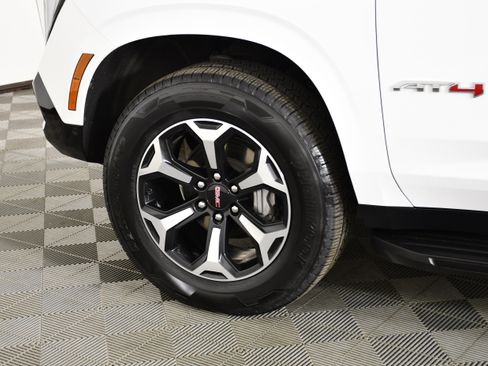 Used 2025 GMC Yukon AT4 AWD/4WD image 57