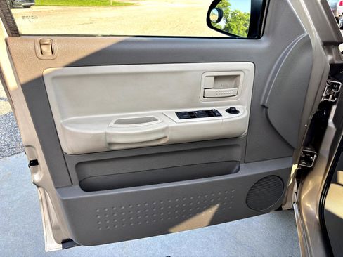 Used 2005 Dodge Dakota SLT image 19