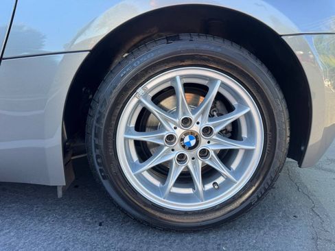 Used 2005 BMW Z4 2.5i RWD image 17