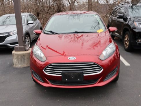 Used 2014 Ford Fiesta SE image 2