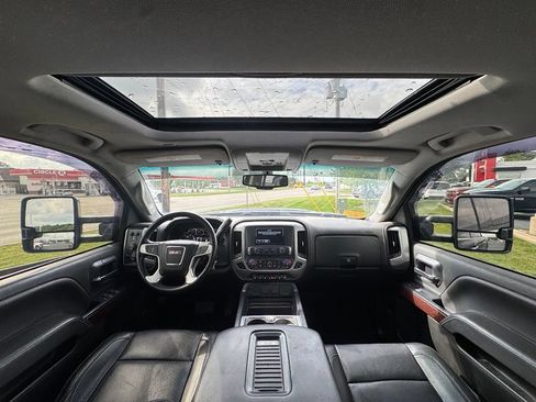 Used 2019 GMC Sierra 2500 SLT w/ Duramax Plus Package AWD/4WD image 9