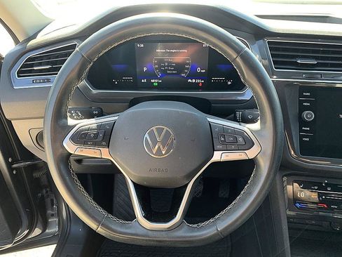 Used 2022 Volkswagen Tiguan SE FWD image 12