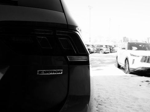 Certified 2021 Volkswagen Tiguan SE w/ Panoramic Sunroof Package image 84