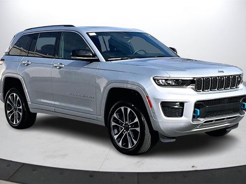 Used 2022 Jeep Grand Cherokee Overland w/ Advanced Protech Group III image 2