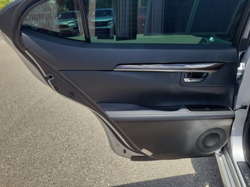 Used 2017 Lexus ES 350 w/ Premium Package FWD image 13