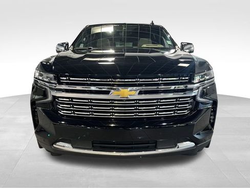 Used 2024 Chevrolet Suburban Premier w/ Premium Package AWD/4WD image 2