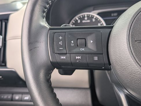 Used 2025 Nissan Pathfinder SL AWD/4WD image 29