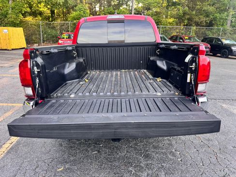 Used 2020 Toyota Tacoma SR5 RWD image 9