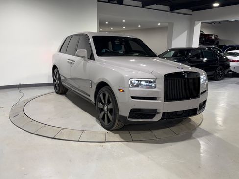 Used 2023 Rolls-Royce Cullinan w/ Cullinan Package image 13